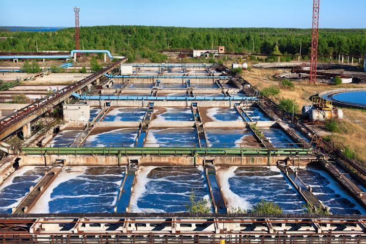 Nous réalisons le traitement des eaux industrielles en amont ou en aval.